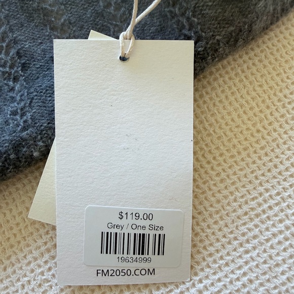 FM 2050 NWT Gray Knit Sweater with Pearl Button - Picture 5 of 8